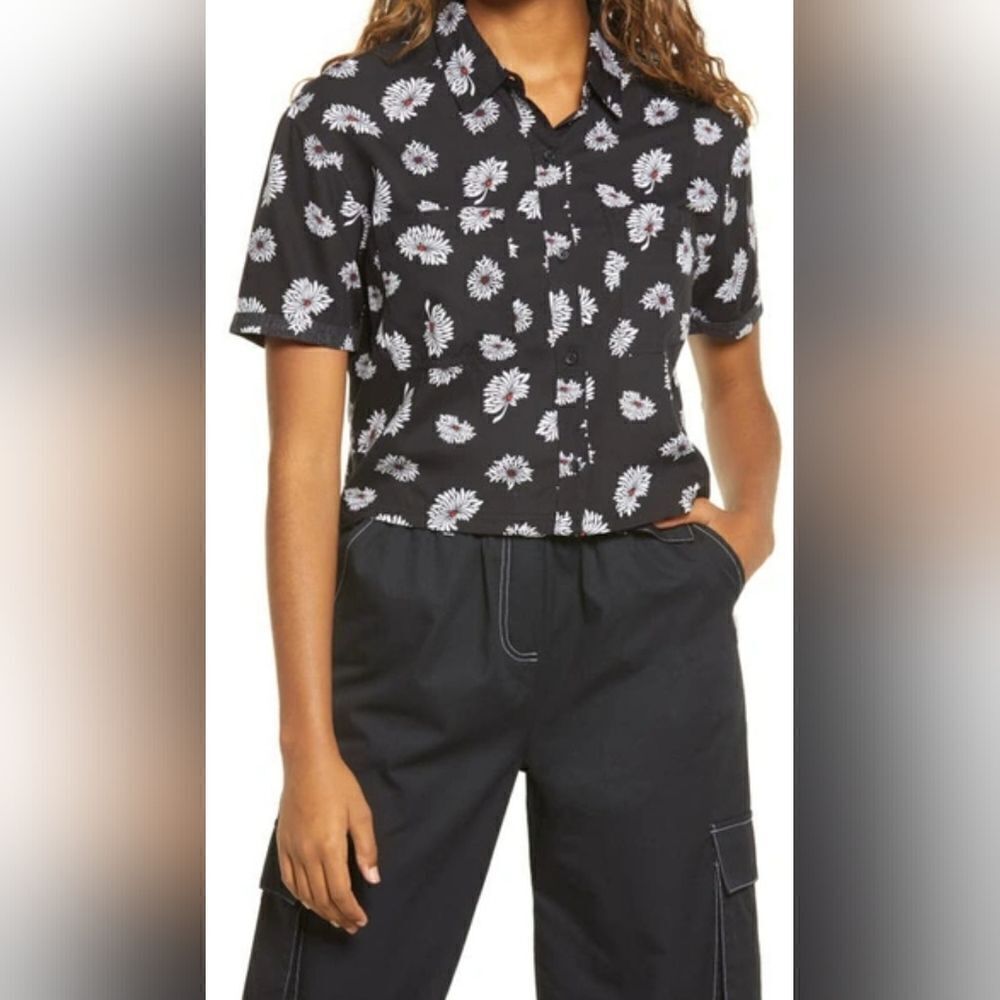 Vans L Black Floral Print Pockets Cropped Shortsleeves Buttons Up Women's Top